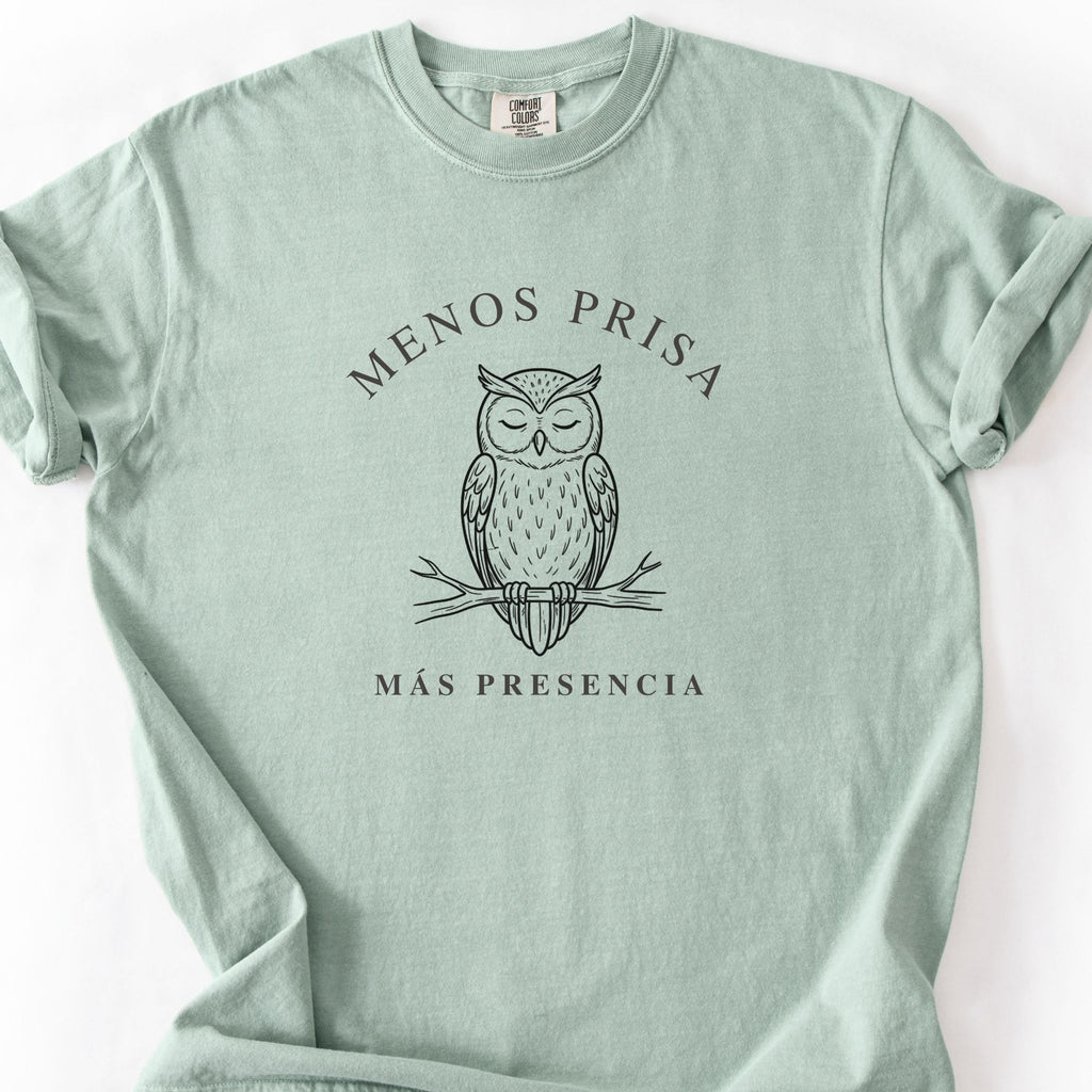 Bay Comfort Colors owl T-shirt with Spanish Menos Prisa Más Presencia design